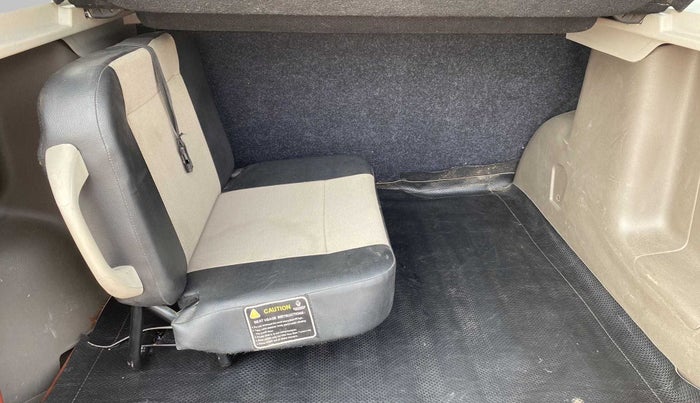 2017 Renault Duster RXL PETROL 104, Petrol, Manual, 36,922 km, Third Seat Row ( optional )