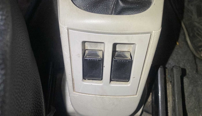 2019 Maruti Alto LXI, Petrol, Manual, 23,888 km, Right front window switch / handle - Power window makes minor noise