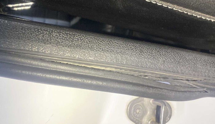 2019 Renault Kwid RXL, Petrol, Manual, 37,025 km, Driver-side door - Beading has minor damage