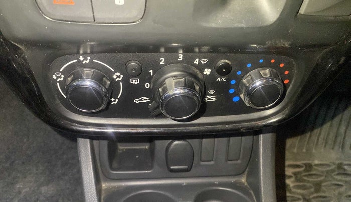 2015 Renault Duster 85 PS RXL OPT, Diesel, Manual, 43,255 km, AC Unit - Directional switch has minor damage