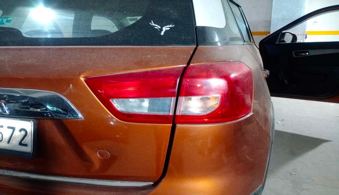 2018 Maruti Vitara Brezza ZDI PLUS AT DUAL TONE, Diesel, Automatic, 67,062 km, Right tail light - Minor scratches