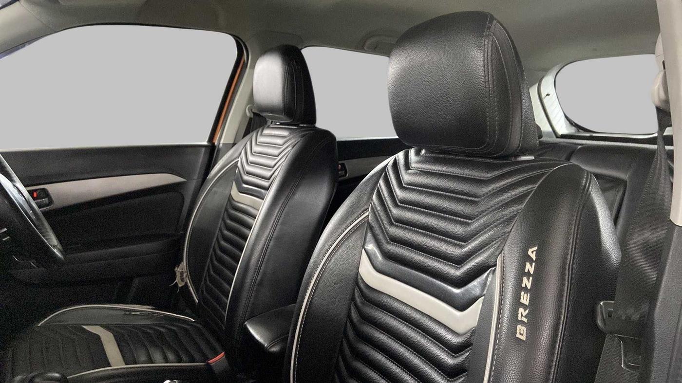 2018 Maruti Vitara Brezza ZDI PLUS AT DUAL TONE, Diesel, Automatic, 67,062 km, Right Side Front Door Cabin