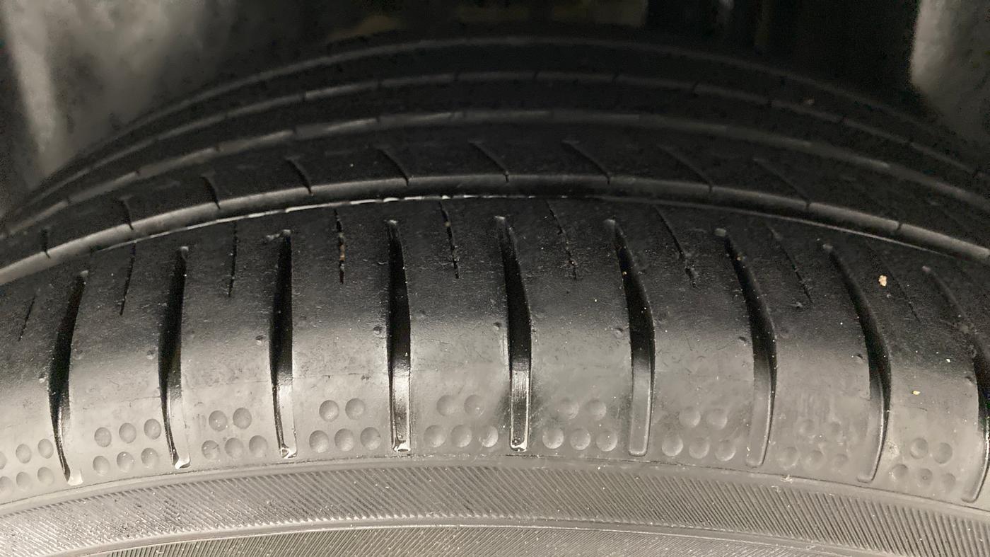 2018 Maruti Ciaz ALPHA 1.5 SHVS PETROL, Petrol, Manual, 65,929 km, Left Rear Tyre Tread