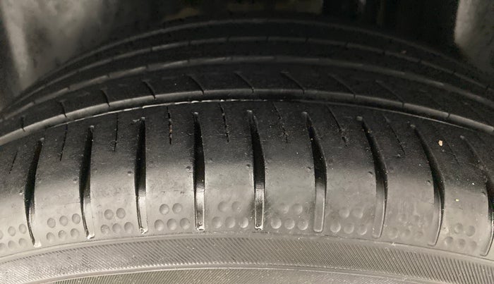 2018 Maruti Ciaz ALPHA 1.5 SHVS PETROL, Petrol, Manual, 65,929 km, Left Rear Tyre Tread