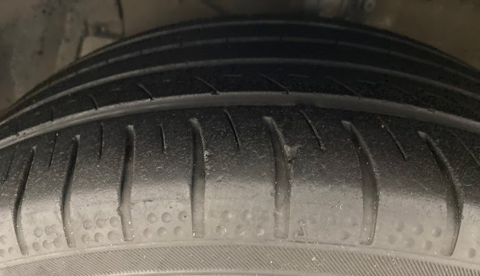 2018 Maruti Ciaz ALPHA 1.5 SHVS PETROL, Petrol, Manual, 65,929 km, Left Front Tyre Tread