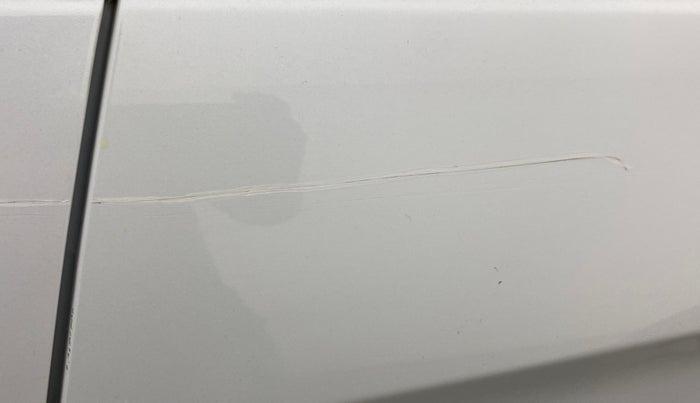 2018 Maruti Ciaz ALPHA 1.5 SHVS PETROL, Petrol, Manual, 65,929 km, Rear left door - Minor scratches