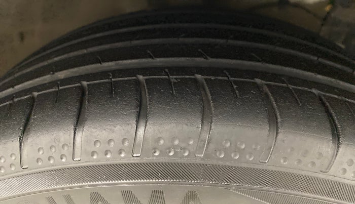 2018 Maruti Ciaz ALPHA 1.5 SHVS PETROL, Petrol, Manual, 65,929 km, Right Front Tyre Tread