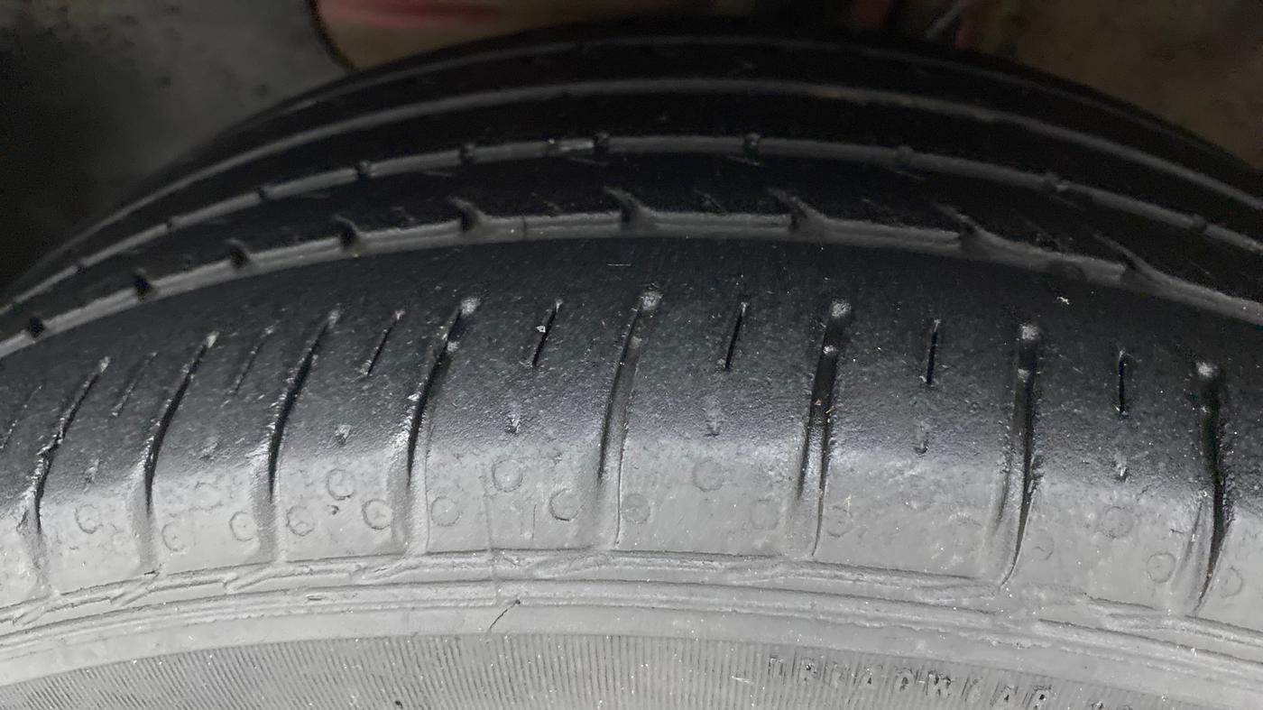 2020 Hyundai Elite i20 ASTA (O) CVT, Petrol, Automatic, 32,184 km, Left Front Tyre Tread