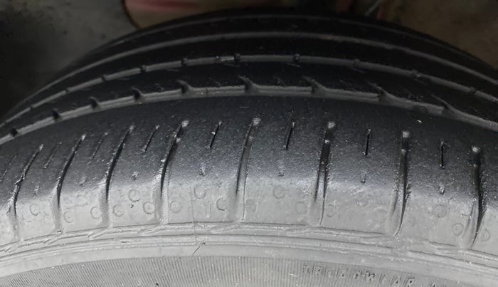 2020 Hyundai Elite i20 ASTA (O) CVT, Petrol, Automatic, 32,184 km, Left Front Tyre Tread