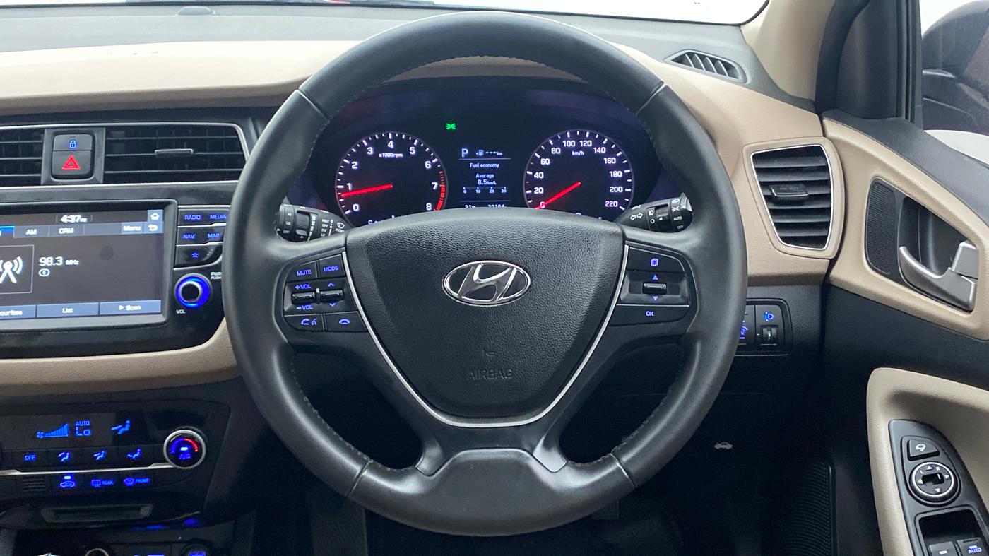2020 Hyundai Elite i20 ASTA (O) CVT, Petrol, Automatic, 32,184 km, Steering Wheel Close Up
