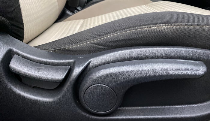 2020 Hyundai Elite i20 ASTA (O) CVT, Petrol, Automatic, 32,184 km, Driver Side Adjustment Panel