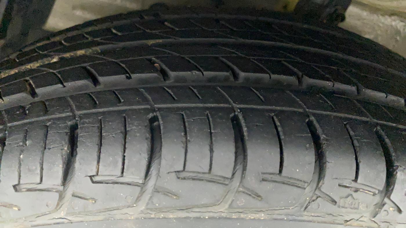 2016 Maruti Ertiga VXI, Petrol, Manual, 10,033 km, Left Front Tyre Tread