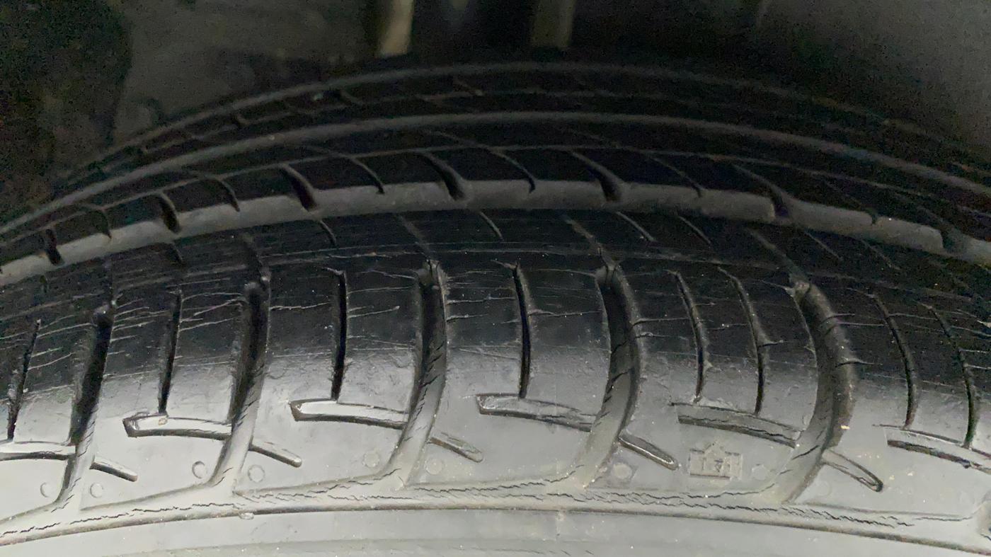 2016 Maruti Ertiga VXI, Petrol, Manual, 10,033 km, Right Rear Tyre Tread