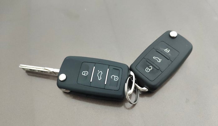 2019 Volkswagen Vento HIGHLINE PLUS 1.2 AT, Petrol, Automatic, 72,482 km, Key Close Up