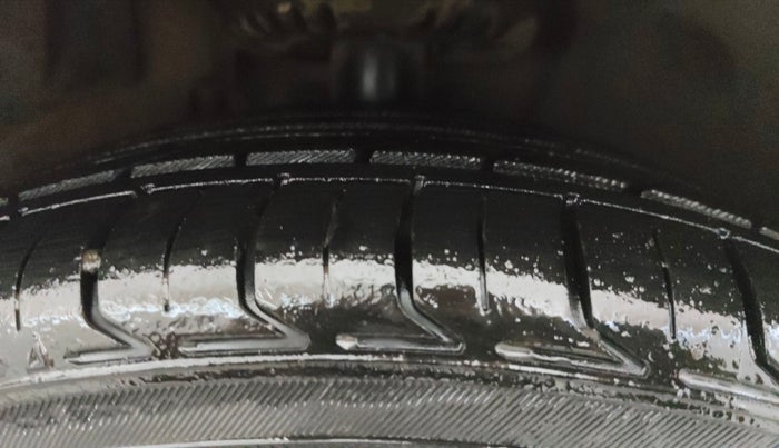 2019 Volkswagen Vento HIGHLINE PLUS 1.2 AT, Petrol, Automatic, 72,482 km, Right Front Tyre Tread