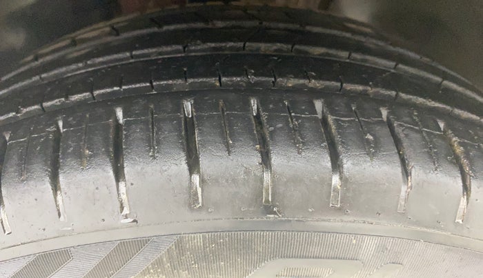 2021 Volkswagen TAIGUN HIGHLINE 1.0 TSI MT, Petrol, Manual, 42,890 km, Left Front Tyre Tread