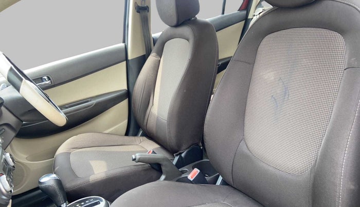 2013 Hyundai i20 SPORTZ 1.4 AT, Petrol, Automatic, 25,704 km, Right Side Front Door Cabin