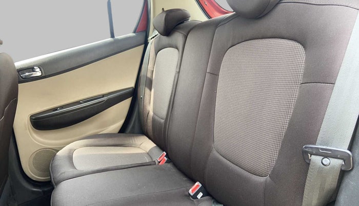 2013 Hyundai i20 SPORTZ 1.4 AT, Petrol, Automatic, 25,704 km, Right Side Rear Door Cabin