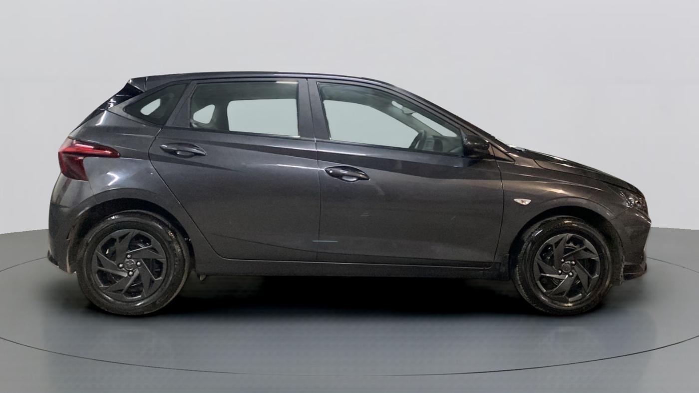2022 Hyundai NEW I20 MAGNA 1.2 MT, Petrol, Manual, 27,953 km, Right Side View