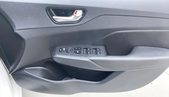 2020 Hyundai Verna SX (O) 1.0 TURBO DCT, Petrol, Automatic, 29,708 km, Driver Side Door Panels Control