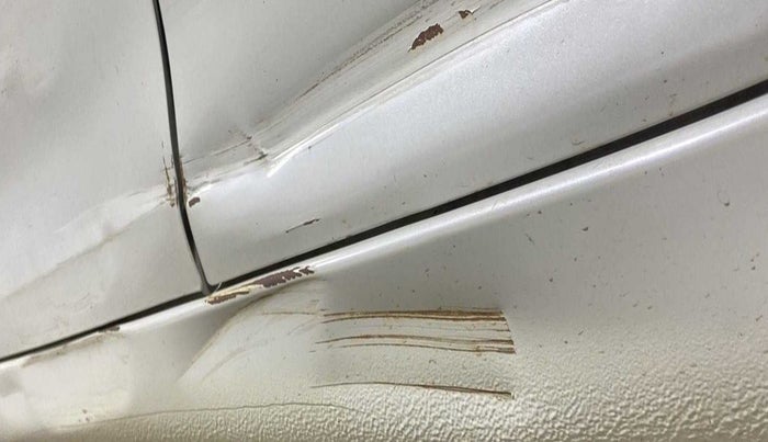 2014 Maruti Swift Dzire VDI, Diesel, Manual, 35,946 km, Left running board - Slightly dented