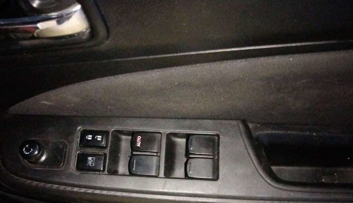 2018 Maruti Swift VXI, Petrol, Manual, 84,823 km, Right front window switch / handle - Master window function not working