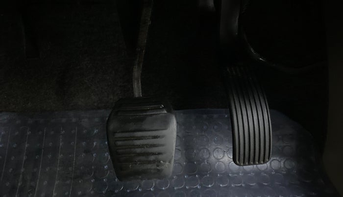 2018 Mahindra TUV300 T10 AMT, Diesel, Automatic, 56,552 km, Pedals