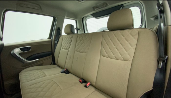 2018 Mahindra TUV300 T10 AMT, Diesel, Automatic, 56,552 km, Right Side Rear Door Cabin