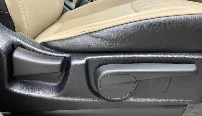 2018 Mahindra TUV300 T10 AMT, Diesel, Automatic, 56,552 km, Driver Side Adjustment Panel