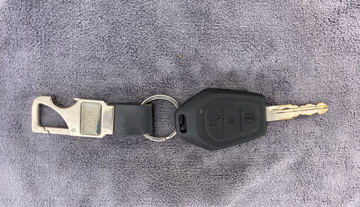 2018 Mahindra TUV300 T10 AMT, Diesel, Automatic, 56,552 km, Key Close Up