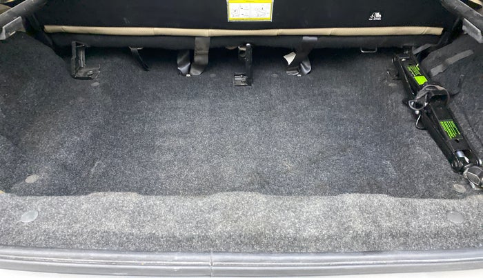 2018 Mahindra TUV300 T10 AMT, Diesel, Automatic, 56,552 km, Boot Inside