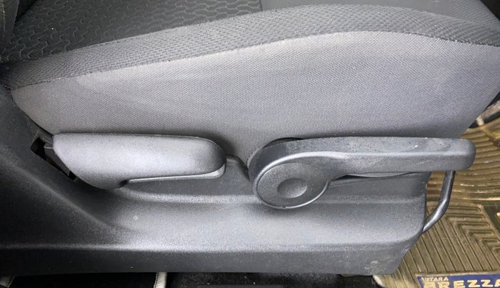 2018 Maruti Vitara Brezza ZDI PLUS AMT, Diesel, Automatic, 61,669 km, Driver Side Adjustment Panel