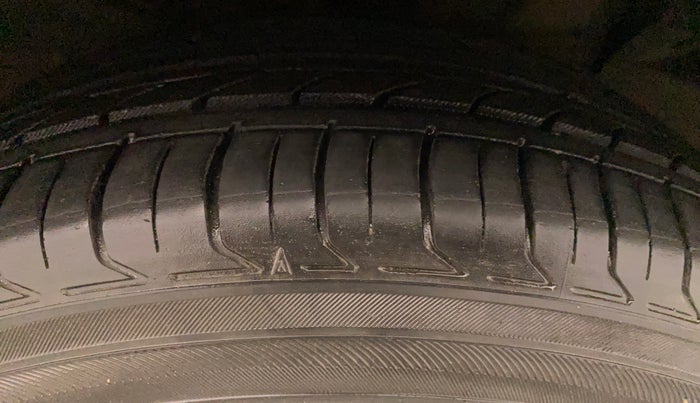2017 Hyundai Creta SX PLUS AT 1.6 PETROL, Petrol, Automatic, 68,408 km, Right Front Tyre Tread