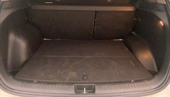 2017 Hyundai Creta SX PLUS AT 1.6 PETROL, Petrol, Automatic, 68,408 km, Boot Inside