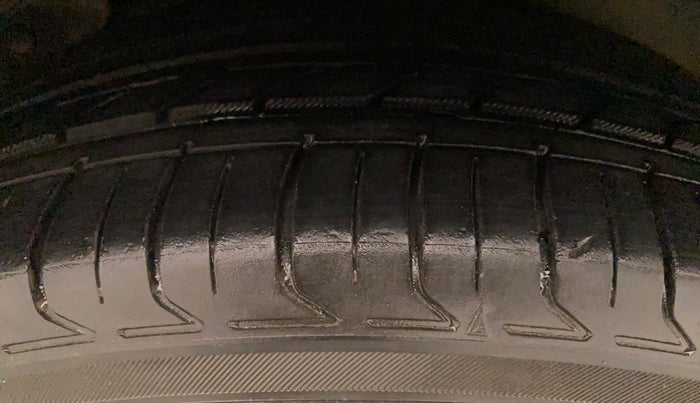 2017 Hyundai Creta SX PLUS AT 1.6 PETROL, Petrol, Automatic, 68,408 km, Right Rear Tyre Tread