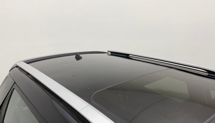 2019 Mahindra XUV300 W8(O), Diesel, Manual, 86,652 km, Roof - Slightly dented