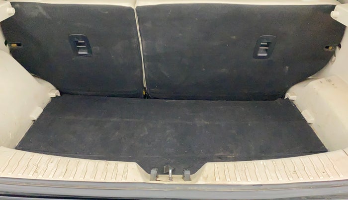 2019 Mahindra XUV300 W8(O), Diesel, Manual, 86,652 km, Boot Inside