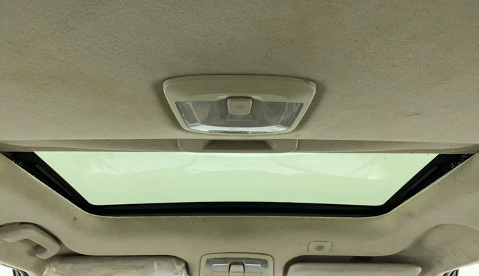 2019 Mahindra XUV300 W8(O), Diesel, Manual, 86,652 km, Moonroof/ Sunroof