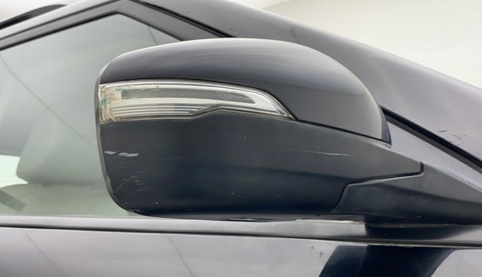 2019 Mahindra XUV300 W8(O), Diesel, Manual, 86,652 km, Right rear-view mirror - Indicator light has minor damage