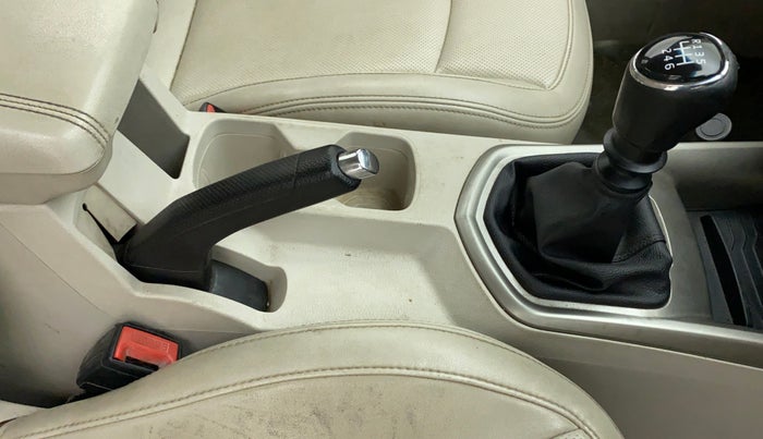 2019 Mahindra XUV300 W8(O), Diesel, Manual, 86,652 km, Gear Lever