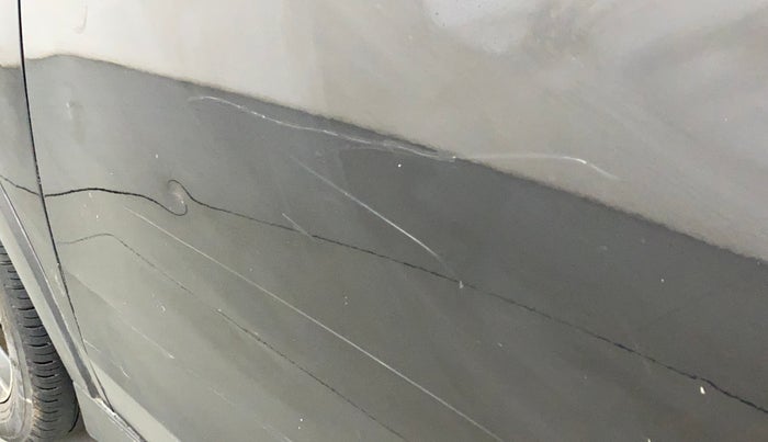 2019 Mahindra XUV300 W8(O), Diesel, Manual, 86,652 km, Front passenger door - Minor scratches
