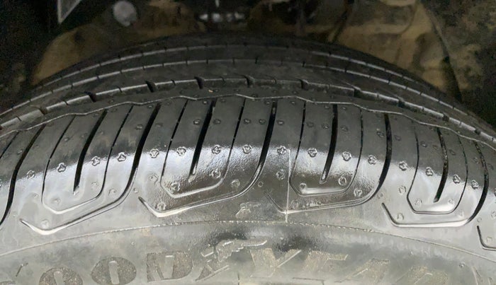 2019 Mahindra XUV300 W8(O), Diesel, Manual, 86,652 km, Right Front Tyre Tread