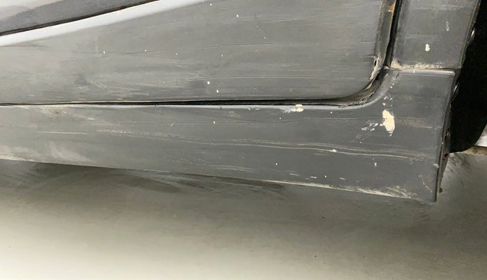 2019 Mahindra XUV300 W8(O), Diesel, Manual, 86,652 km, Left running board - Minor scratches