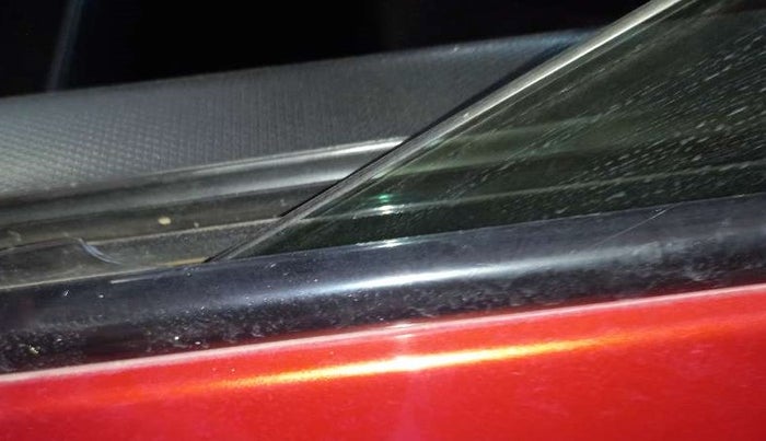 2014 Maruti Swift ZDI, Diesel, Manual, 64,541 km, Front passenger door - Weather strip has minor damage