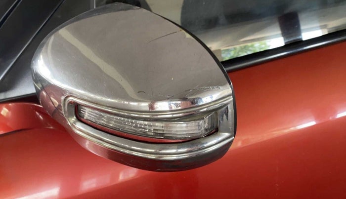 2014 Maruti Swift ZDI, Diesel, Manual, 64,541 km, Left rear-view mirror - Indicator light has minor damage