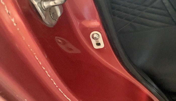 2014 Maruti Swift ZDI, Diesel, Manual, 64,541 km, Driver-side door - Beading has minor damage