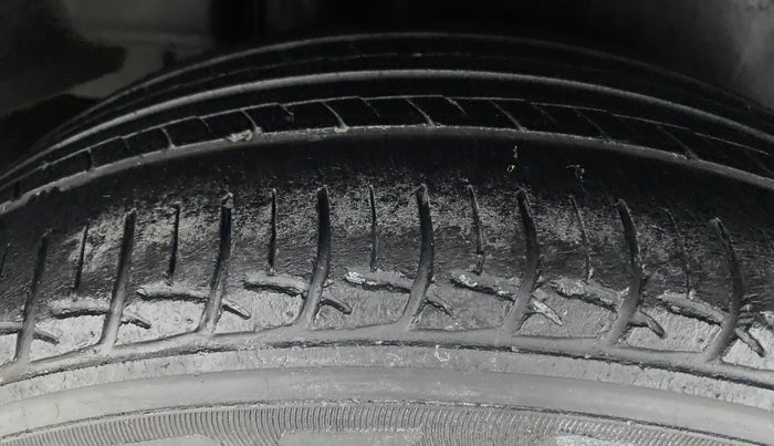 2016 Maruti Ciaz VDI+ SHVS, Diesel, Manual, 85,890 km, Right Rear Tyre Tread