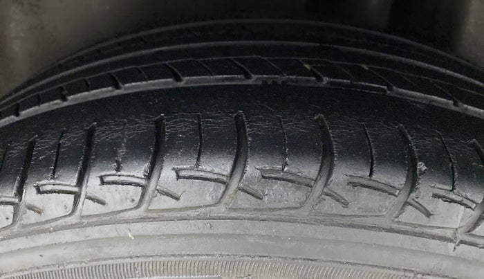 2016 Maruti Ciaz VDI+ SHVS, Diesel, Manual, 85,890 km, Left Rear Tyre Tread