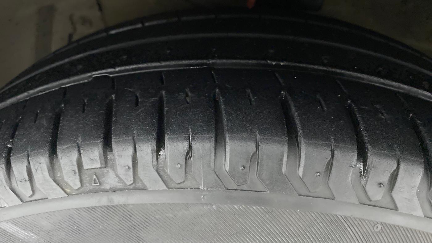 2016 Maruti Ciaz VDI+ SHVS, Diesel, Manual, 85,890 km, Left Front Tyre Tread