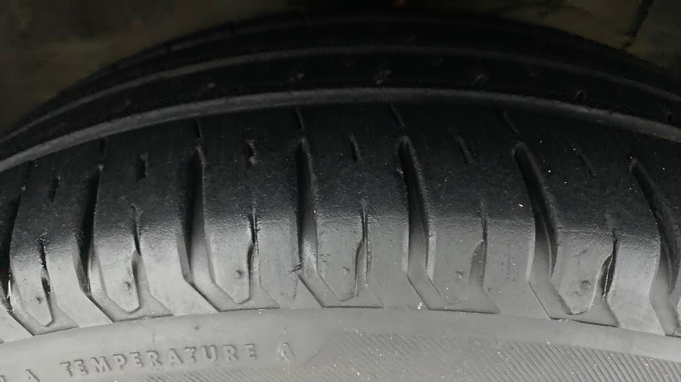 2016 Maruti Ciaz VDI+ SHVS, Diesel, Manual, 85,890 km, Right Front Tyre Tread